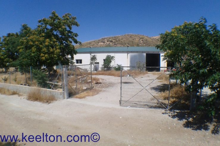 Large Nave with Land in Cullar, Granada