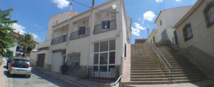 5 Bedroom Town House in Cullar, Granada